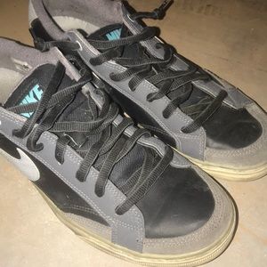 Nike Sneakers men’s size: 10.5